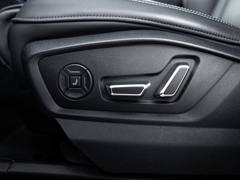 Certified 2025 Audi Q8 Prestige w/ Prestige Package image 13