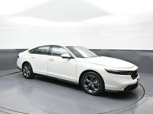 Used 2024 Honda Accord EX image 4
