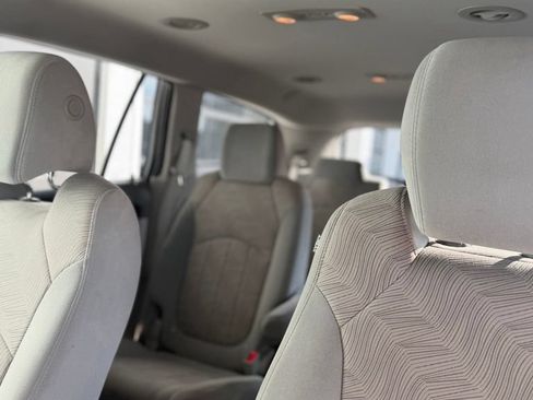 Used 2015 Buick Enclave Convenience FWD image 2