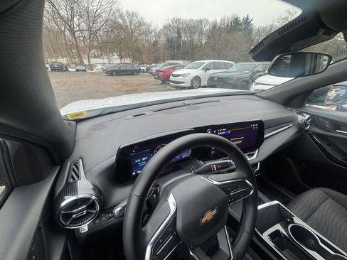 Used 2025 Chevrolet Equinox LT image 35