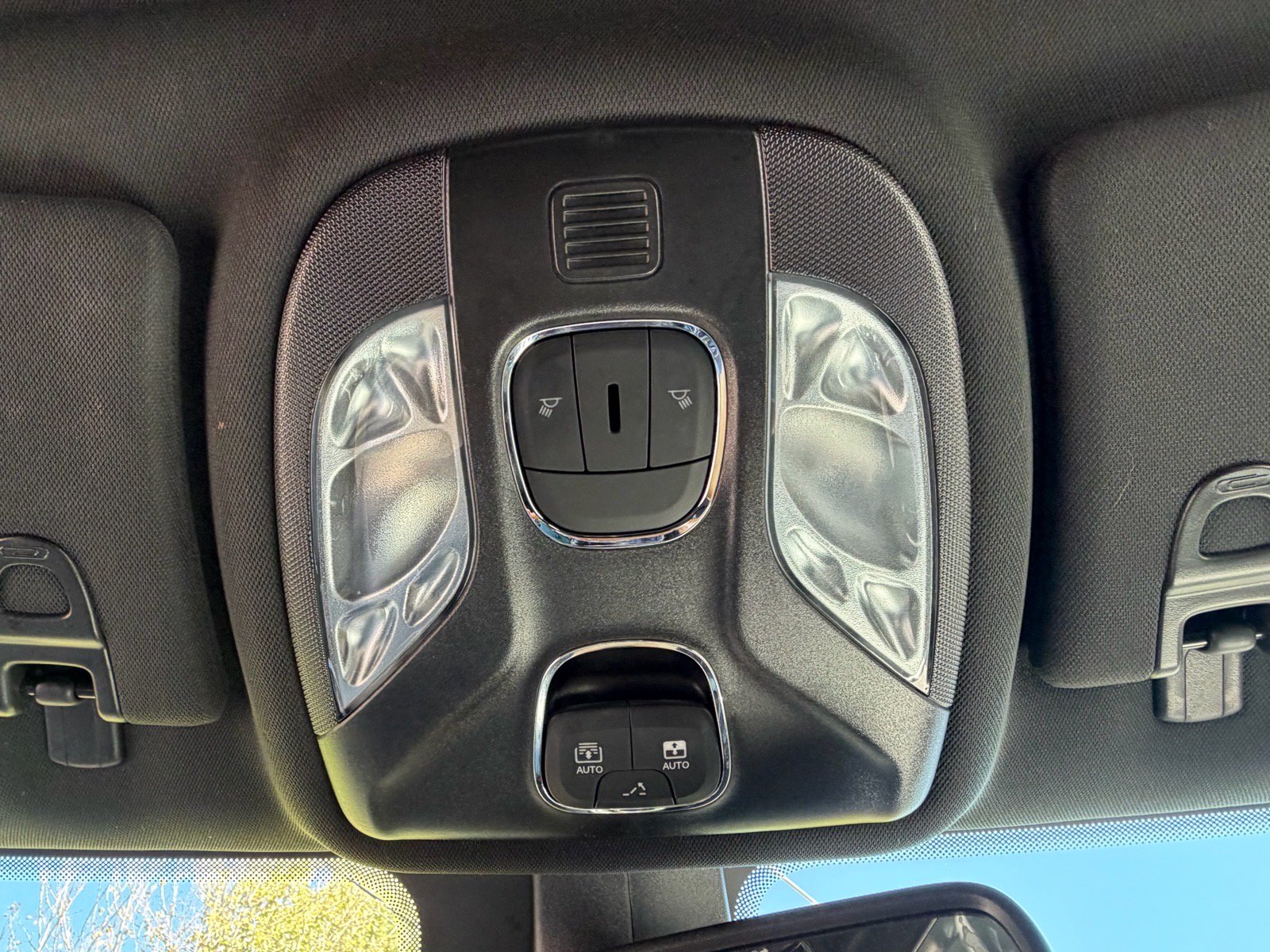 Used 2023 Jeep Compass Latitude w/ Sun and Sound Group AWD/4WD image 41