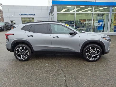 Used 2024 Chevrolet Trax RS w/ Driver Confidence Package image 8