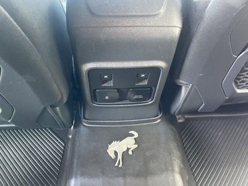 Used 2022 Ford Bronco Badlands image 16