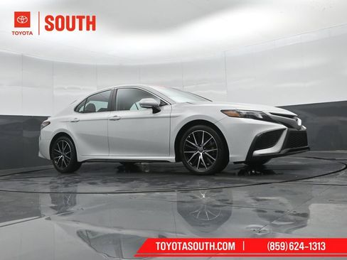 Used 2023 Toyota Camry SE w/ Convenience Package AWD/4WD image 39