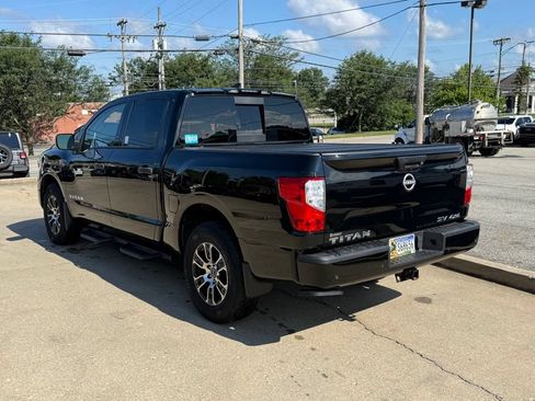 Used 2023 Nissan Titan SV w/ SV Convenience Package AWD/4WD image 9