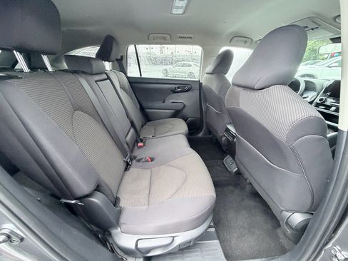 Used 2025 Toyota Highlander LE FWD image 26