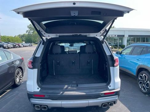 Used 2026 GMC Acadia Elevation w/ Elevation Premium Package FWD image 15