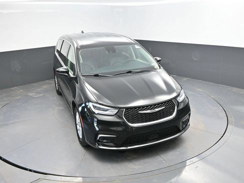 Used 2023 Chrysler Pacifica Touring-L FWD image 28