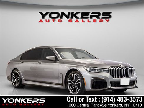 Used 2020 BMW 740i w/ M Sport Package RWD image 11