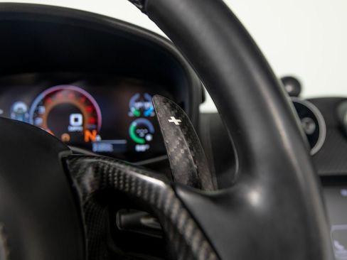 Used 2018 McLaren 570S Spider image 18