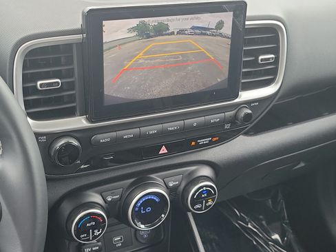 Used 2021 Hyundai Venue SEL FWD image 27