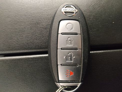 Used 2021 Nissan Rogue SV FWD image 32