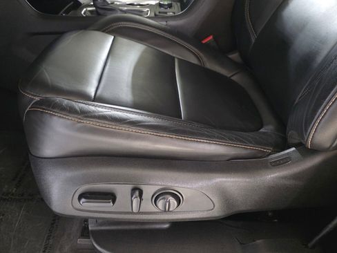 Used 2020 Chevrolet Traverse RS image 25