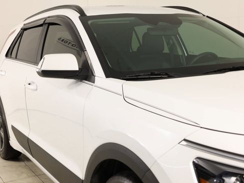 Used 2024 Kia Niro EX image 38