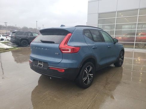 Used 2024 Volvo XC40 B5 Core image 7