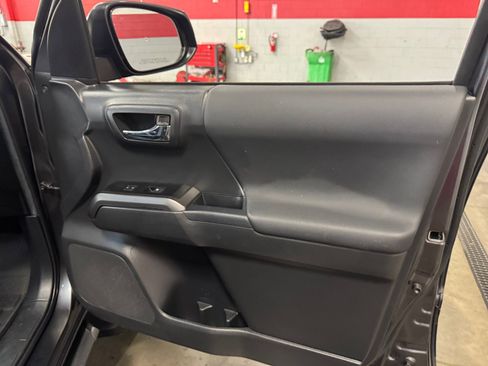 Certified 2023 Toyota Tacoma TRD Off-Road AWD/4WD image 18