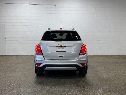 Used 2019 Chevrolet Trax LT w/ LT Convenience Package FWD image 4