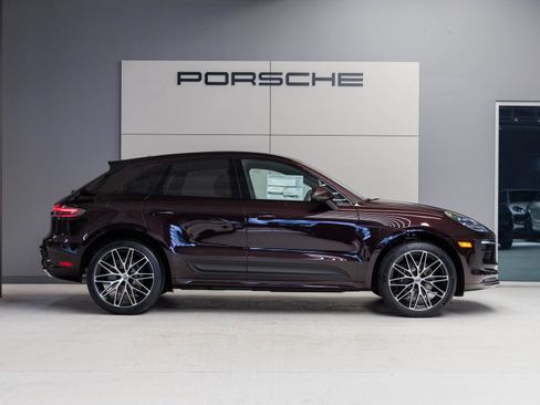 Certified 2026 Porsche Macan AWD/4WD image 8