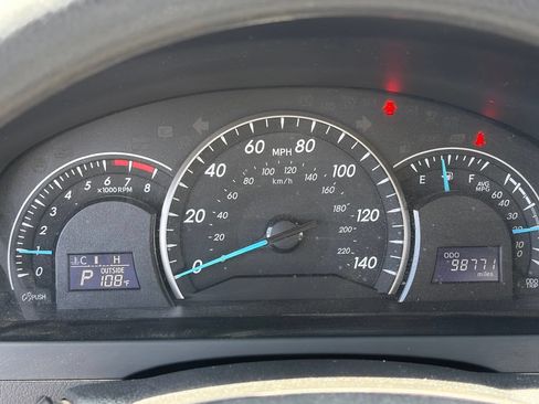 Used 2014 Toyota Camry LE FWD image 11