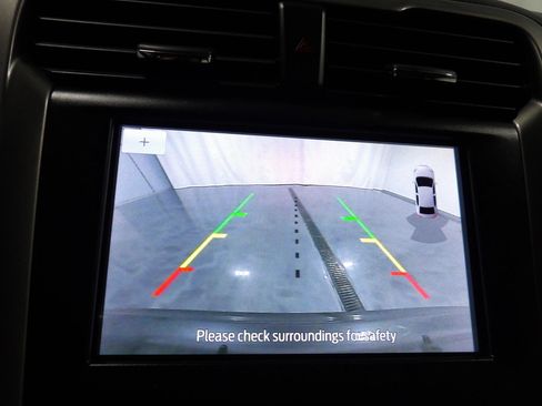 Used 2020 Ford Fusion SE FWD image 12