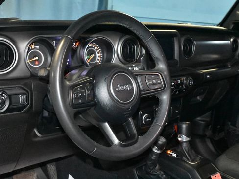 Used 2023 Jeep Gladiator Sport image 2