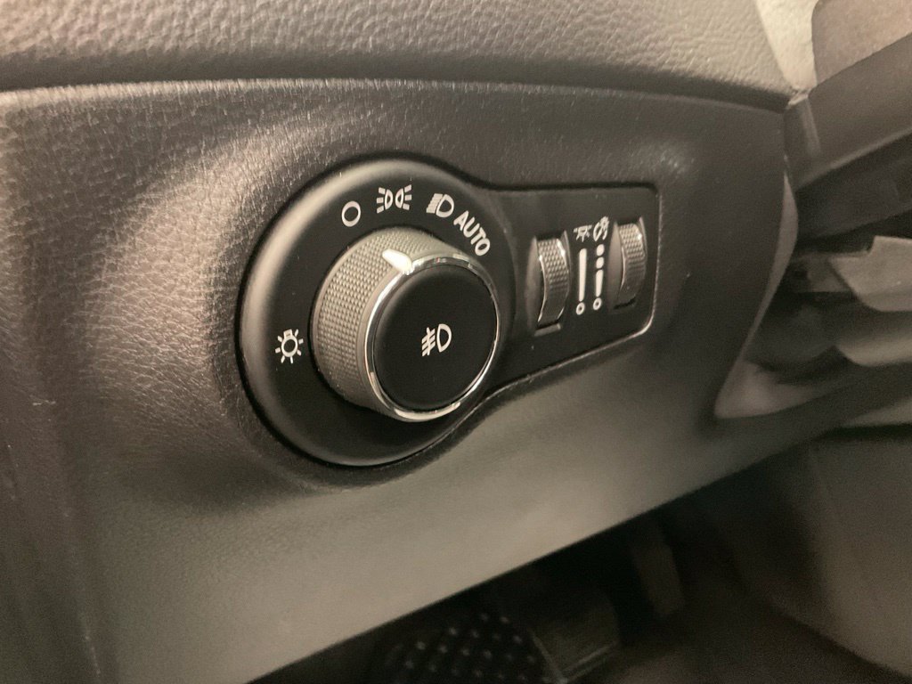 Used 2018 Jeep Compass Trailhawk w/ Navigation Group AWD/4WD image 16