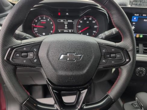 Used 2024 Chevrolet Trax RS FWD image 19