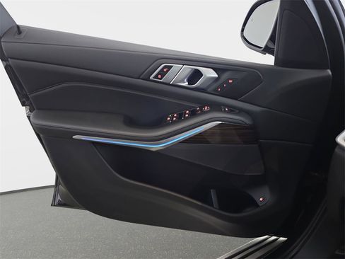 Used 2023 BMW X5 xDrive45e image 29