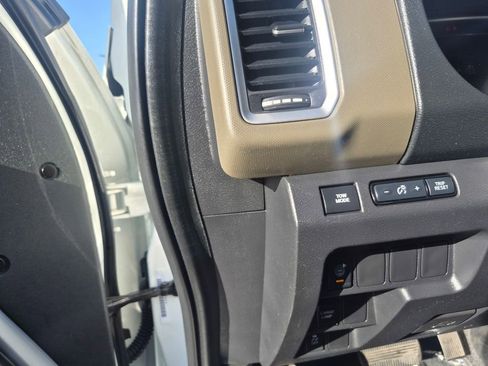 Used 2022 Nissan Frontier SV w/ Technology Package RWD image 13