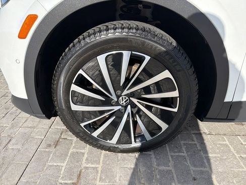 Used 2023 Volkswagen ID.4 Pro S Plus image 28