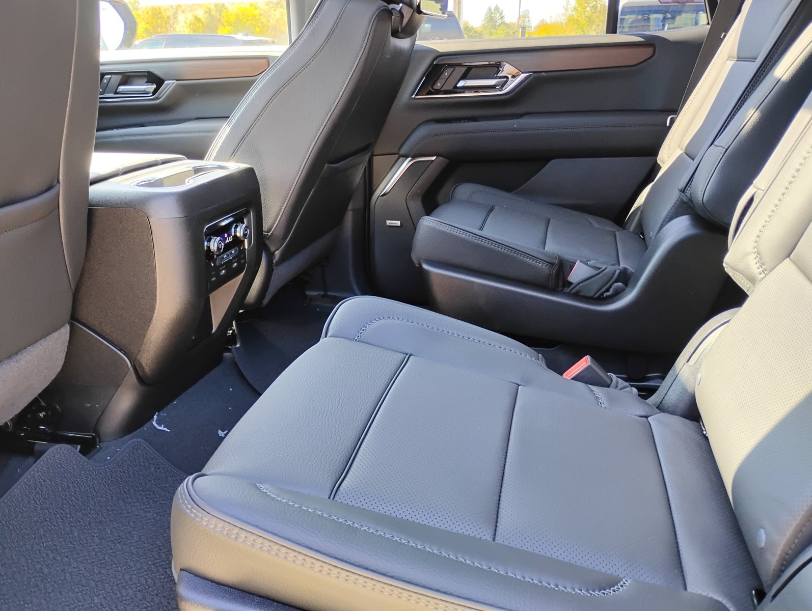 New 2027 GMC Yukon Denali w/ Denali Reserve Package AWD/4WD image 24