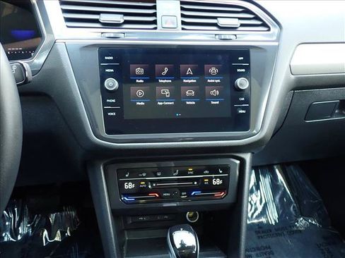 Used 2024 Volkswagen Tiguan SE AWD/4WD image 18