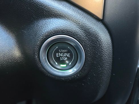 Used 2020 Chevrolet Silverado 1500 High Country w/ Technology Package AWD/4WD image 19