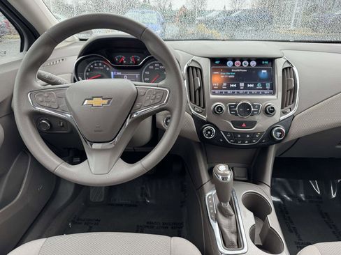Used 2018 Chevrolet Cruze LT w/ Sun And Sound Package FWD image 15