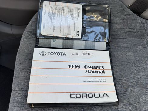 Used 1998 Toyota Corolla LE FWD image 29