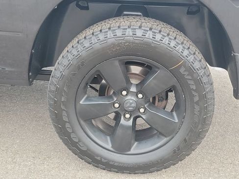 Used 2017 RAM 1500 Express w/ Black Ram 1500 Express Group AWD/4WD image 30