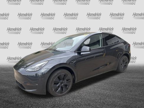 Used 2024 Tesla Model Y Long Range AWD/4WD image 5