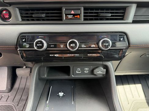 Used 2025 Honda Pilot TrailSport image 23