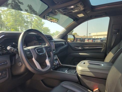 Used 2023 GMC Yukon Denali w/ Advanced Technology Package RWD image 9