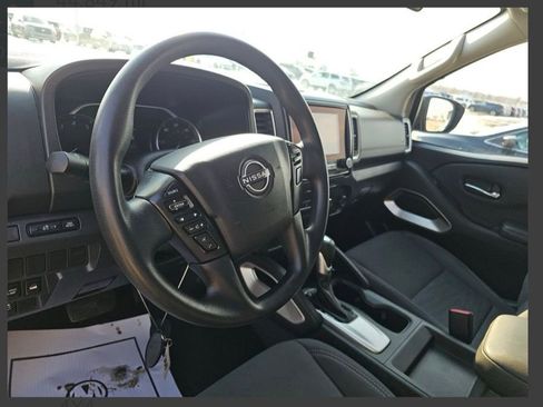 Used 2023 Nissan Frontier SV image 9