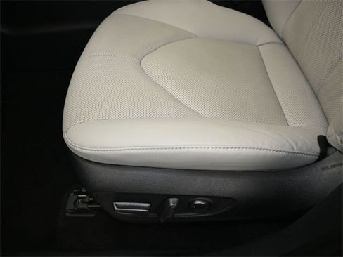 Used 2025 Toyota Grand Highlander FWD image 12