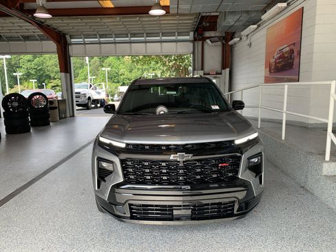 New 2026 Chevrolet Traverse RS w/ LPO, Floor Liner Package FWD image 2