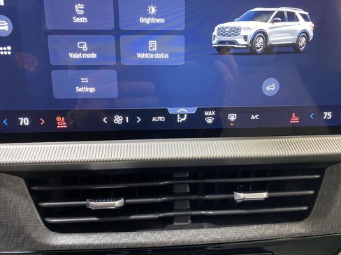 New 2026 Ford Explorer Platinum w/ LUX Leather Package image 32