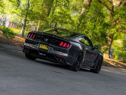 Used 2016 Ford Mustang Shelby GT350 w/ Technology Package image 42