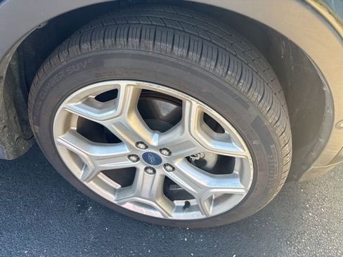 Used 2019 Ford Escape Titanium image 8