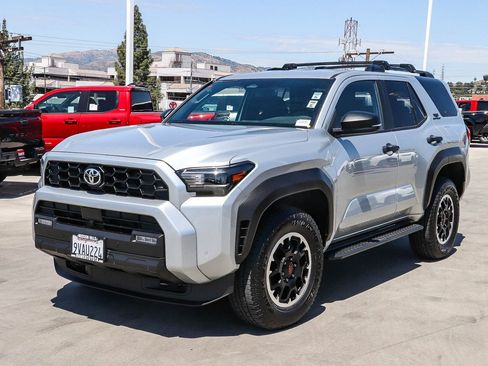 Certified 2025 Toyota 4Runner TRD Off-Road AWD/4WD image 3