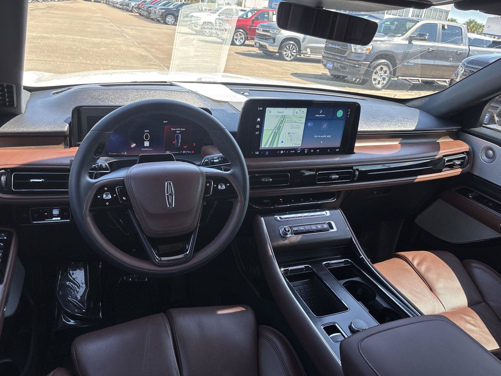 Used 2025 Lincoln Aviator Reserve w/ Luxury Package RWD image 30
