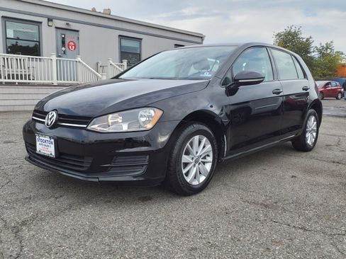 Used 2017 Volkswagen Golf S image 3