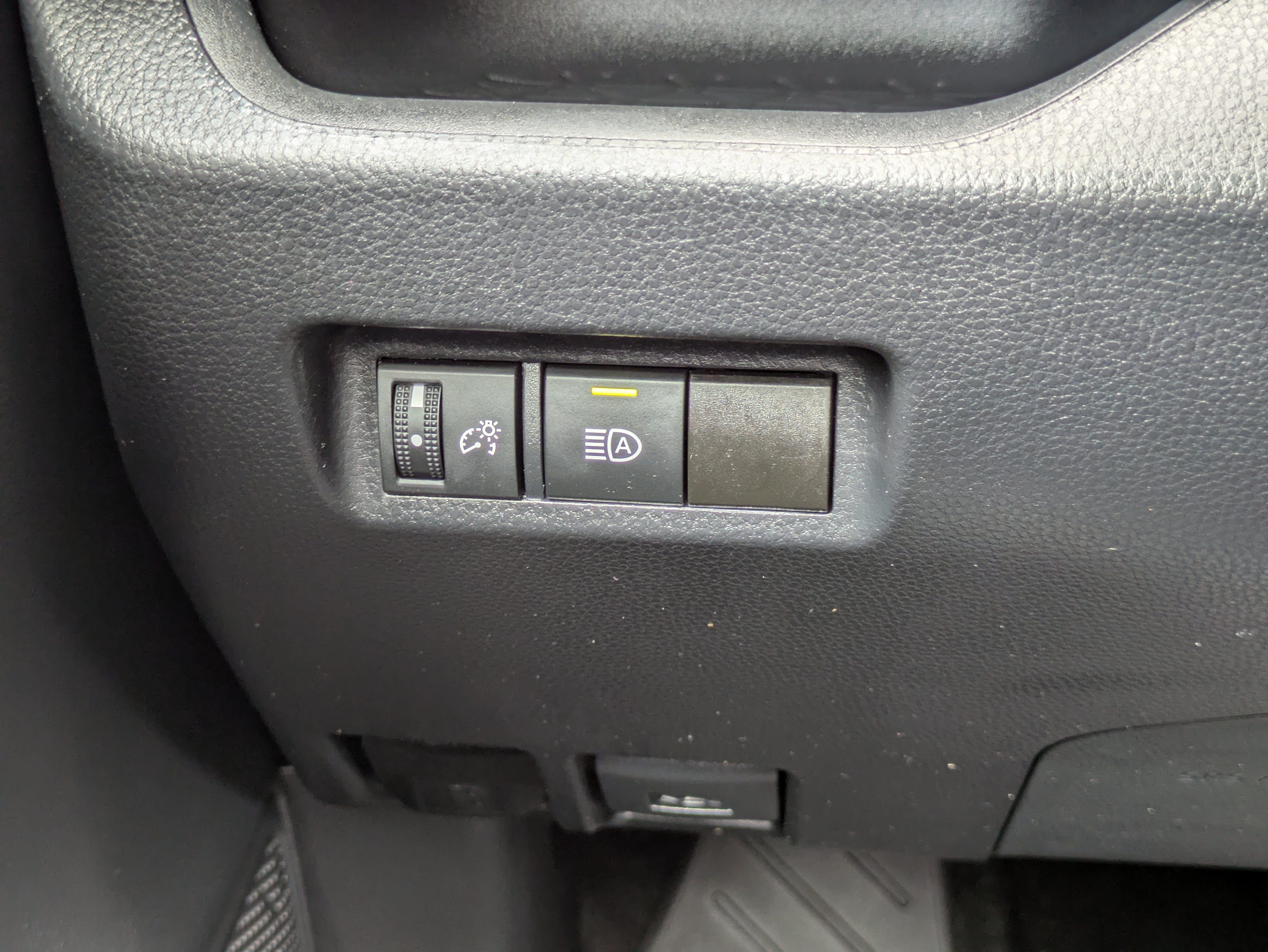 Used 2024 Toyota RAV4 LE FWD image 33