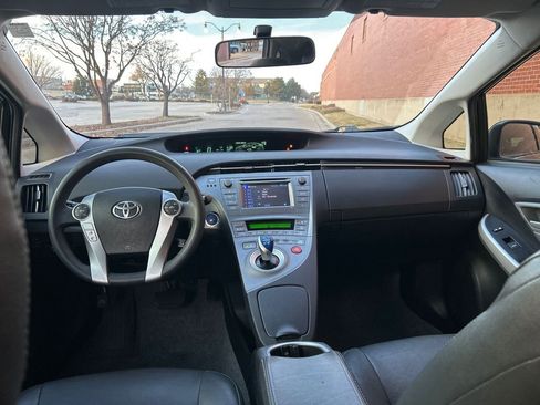 Used 2015 Toyota Prius image 9
